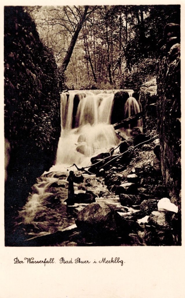 Ruine der Mittelmühle phantasierte mit langer Belichtung unreale Wassermengen, Postkarte, 1930er Jahre