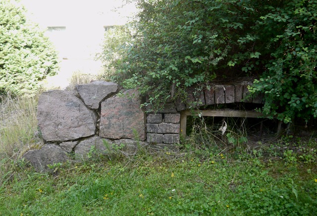 Fundamentreste eines Speichers neben der HIntermühle in Bad Stuer, 2020